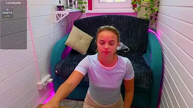 Snapshot of Misss_Vikk chatting on 09/10/25, 06:13 Misss Vikk online show from 09/10/25, 06:13