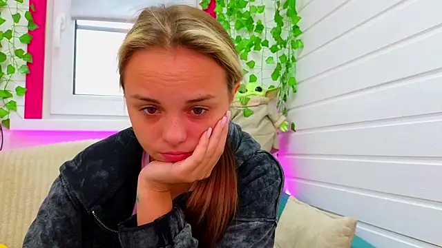 Snapshot of Misss_Vikk chatting on 09/21/25, 06:26 Misss Vikk online show from 09/21/25, 06:26