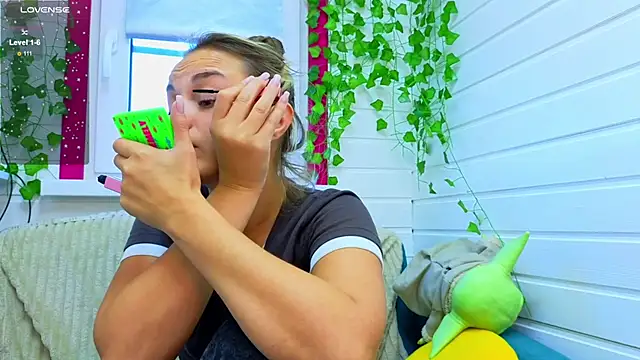 Snapshot of Misss_Vikk chatting on 09/24/25, 05:55 Misss Vikk online show from 09/24/25, 05:55