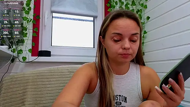 Snapshot of Misss_Vikk chatting on 10/13/25, 07:52 Misss Vikk online show from 10/13/25, 07:52