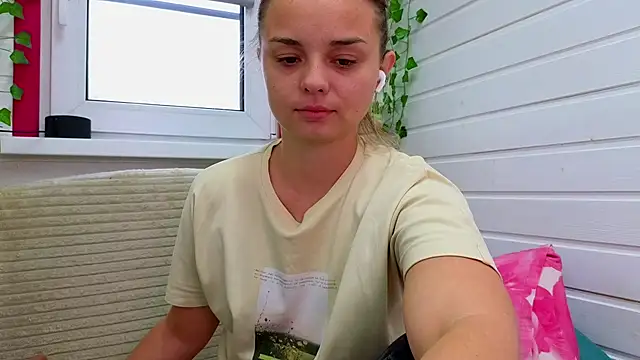 Snapshot of Misss_Vikk chatting on 10/16/25, 07:31 Misss Vikk online show from 10/16/25, 07:31