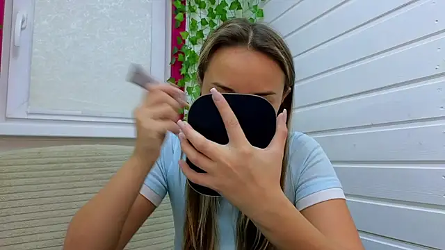 Snapshot of Misss_Vikk chatting on 10/25/25, 06:43 Misss Vikk online show from 10/25/25, 06:43