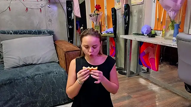 Snapshot of Misss_Vikk chatting on 11/17/25, 02:45 Misss Vikk online show from 11/17/25, 02:45