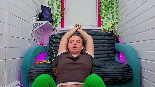 Snapshot of Misss_Vikk chatting on 12/02/25, 06:30 Misss Vikk online show from 12/02/25, 06:30