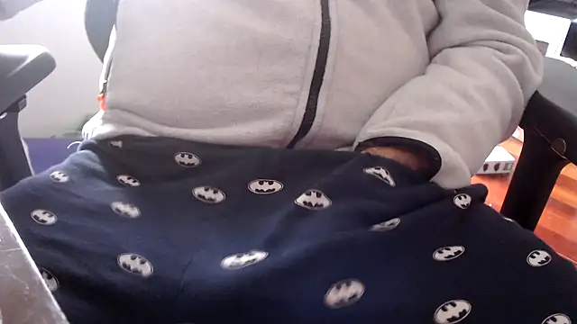 Snapshot of erectiumm chatting on 11/16/25, 02:55 erectiumm online show from 11/16/25, 02:55