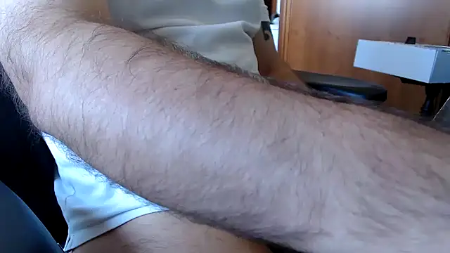 Snapshot of erectiumm chatting on 06/05/26, 08:31 erectiumm online show from 06/05/26, 08:31