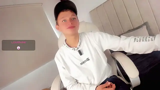 Snapshot of Tim_wolf chatting on 02/04/26, 08:25 Tim wolf online show from 02/04/26, 08:25