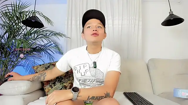 Snapshot of Tim_wolf chatting on 02/15/26, 04:58 Tim wolf online show from 02/15/26, 04:58