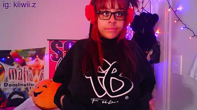 Snapshot of N1NT3NDH03 chatting on 02/20/25, 05:33 N1NT3NDH03 online show from 02/20/25, 05:33