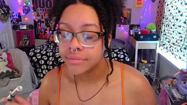 Snapshot of N1NT3NDH03 chatting on 09/26/25, 12:42 N1NT3NDH03 online show from 09/26/25, 12:42