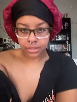 Snapshot of N1NT3NDH03 chatting on 11/19/25, 03:01 N1NT3NDH03 online show from 11/19/25, 03:01