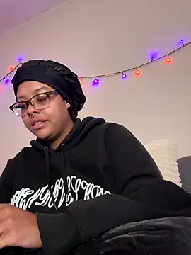 Snapshot of N1NT3NDH03 chatting on 11/28/25, 03:47 N1NT3NDH03 online show from 11/28/25, 03:47