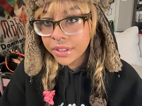 Snapshot of N1NT3NDH03 chatting on 12/15/25, 02:21 N1NT3NDH03 online show from 12/15/25, 02:21