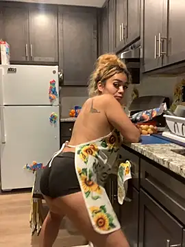 Snapshot of Sexxxyluna28 chatting on 12/28/24, 11:37 Sexxxyluna28 online show from 12/28/24, 11:37