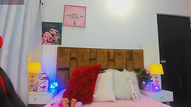 Snapshot of MiaJacksonn chatting on 01/05/25, 11:59 MiaJacksonn online show from 01/05/25, 11:59