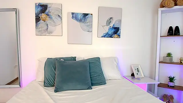 Isabella Harley online show from 04/23/26, 01:24