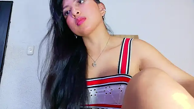 Snapshot of Sweet_baby_hellen chatting on 03/05/25, 03:51 Sweet baby hellen online show from 03/05/25, 03:51
