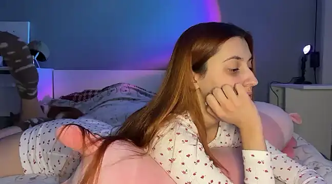 Uniarten online show from 12/15/24, 03:31