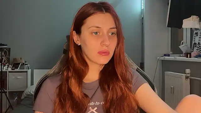 Uniarten online show from 09/28/25, 04:01