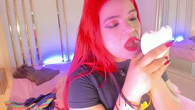 Snapshot of Saekohofman chatting on 03/10/25, 04:17 Saekohofman online show from 03/10/25, 04:17