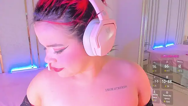 Snapshot of Saekohofman chatting on 09/11/25, 04:12 Saekohofman online show from 09/11/25, 04:12