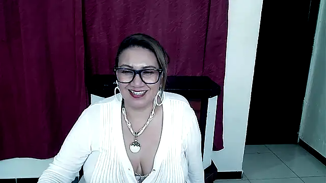 Snapshot of yayita_mature chatting on 02/01/25, 08:16 yayita mature online show from 02/01/25, 08:16