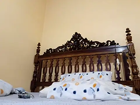 White rabbit  online show from 12/18/25, 03:40