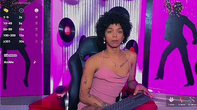 nickyminach  online show from 04/21/26, 07:28