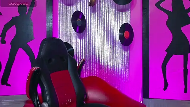 nickyminach  online show from 04/23/26, 07:27