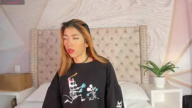 Snapshot of Girl_Cherry chatting on 01/25/25, 11:34 Girl Cherry online show from 01/25/25, 11:34