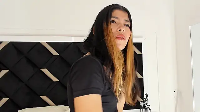 Snapshot of Girl_Cherry chatting on 09/11/25, 11:32 Girl Cherry online show from 09/11/25, 11:32