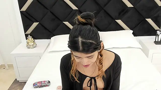 Snapshot of Girl_Cherry chatting on 09/22/25, 11:34 Girl Cherry online show from 09/22/25, 11:34