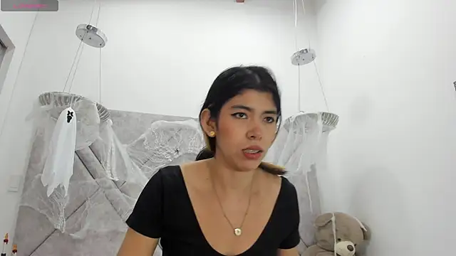 Snapshot of Girl_Cherry chatting on 10/09/25, 11:30 Girl Cherry online show from 10/09/25, 11:30