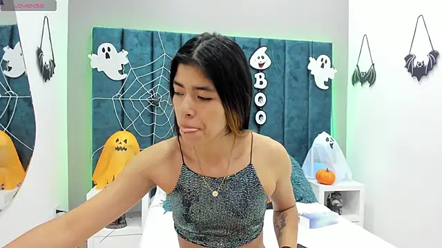 Snapshot of Girl_Cherry chatting on 10/12/25, 11:31 Girl Cherry online show from 10/12/25, 11:31