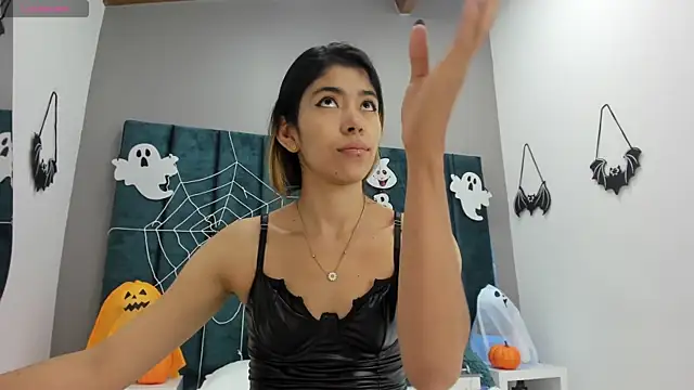 Snapshot of Girl_Cherry chatting on 10/13/25, 11:32 Girl Cherry online show from 10/13/25, 11:32