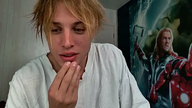 Snapshot of Cryptikov chatting on 06/19/26, 01:54 Cryptikov online show from 06/19/26, 01:54