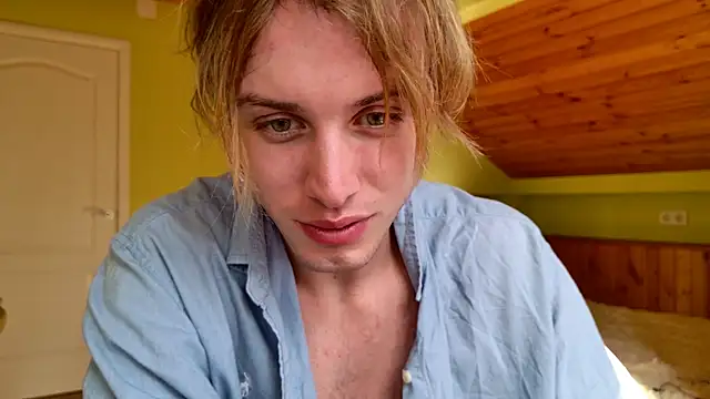 Snapshot of Cryptikov chatting on 08/03/26, 01:38 Cryptikov online show from 08/03/26, 01:38