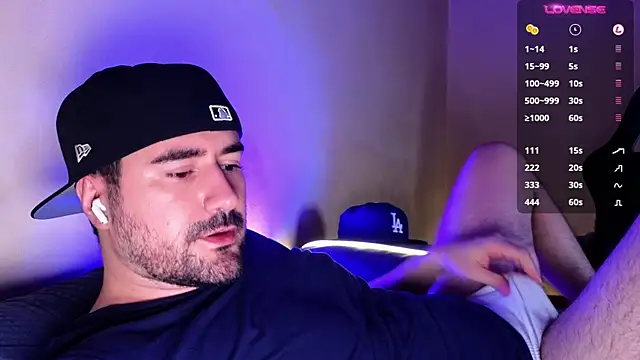 Snapshot of DominantTheo chatting on 12/16/24, 02:15 DominantTheo online show from 12/16/24, 02:15