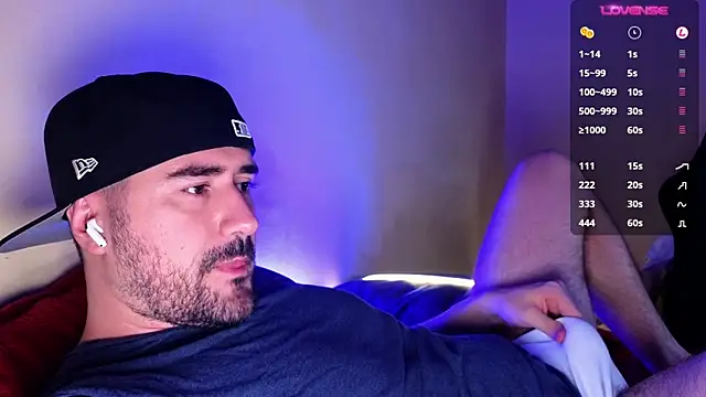 Snapshot of DominantTheo chatting on 12/19/24, 03:07 DominantTheo online show from 12/19/24, 03:07