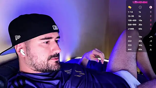 Snapshot of DominantTheo chatting on 12/22/24, 02:49 DominantTheo online show from 12/22/24, 02:49