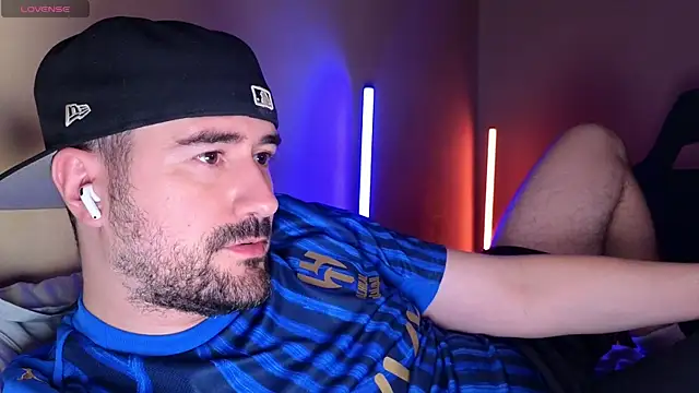 DominantTheo online show from 04/10/26, 03:23