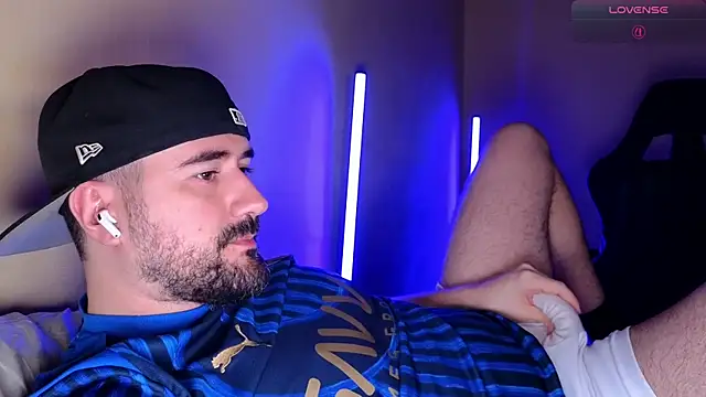 DominantTheo online show from 04/23/26, 03:41