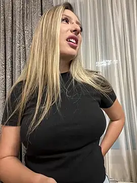 Snapshot of Eva_Ryen chatting on 09/21/25, 04:30 Eva Ryen online show from 09/21/25, 04:30