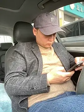 Snapshot of S00 chatting on 12/13/24, 04:54 S00 online show from 12/13/24, 04:54