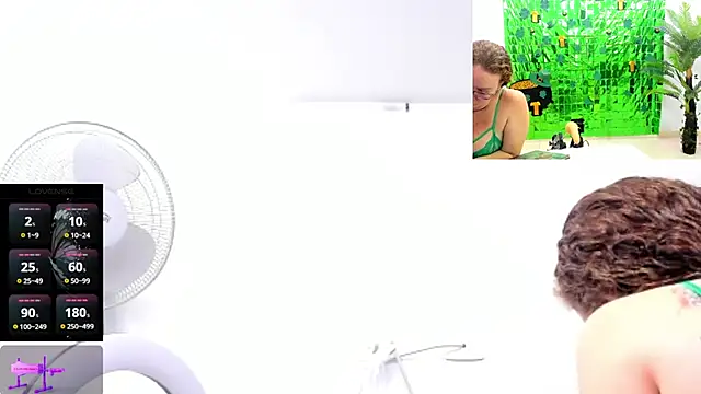 Paulina Davis  online show from 03/17/25, 11:00