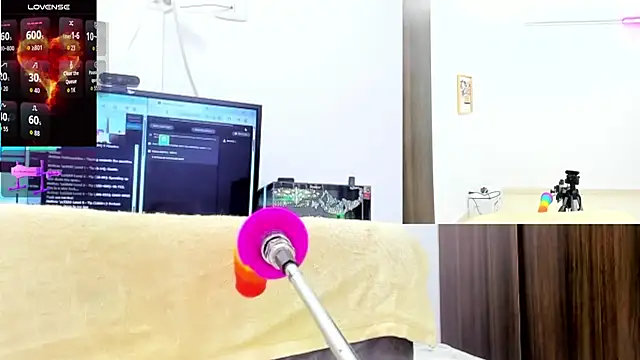 Paulina Davis  online show from 12/15/25, 11:20