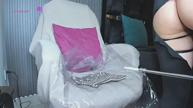 levana1 online show from 09/26/25, 01:09