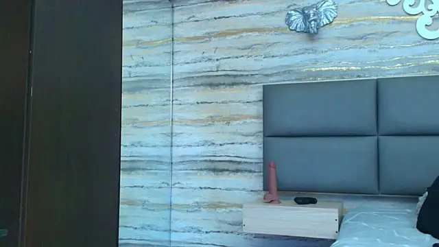 Snapshot of oliver__brown chatting on 12/21/25, 12:18 oliver brown online show from 12/21/25, 12:18