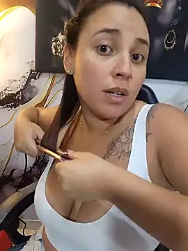 Snapshot of LizzRouse chatting on 07/18/26, 08:56 LizzRouse online show from 07/18/26, 08:56