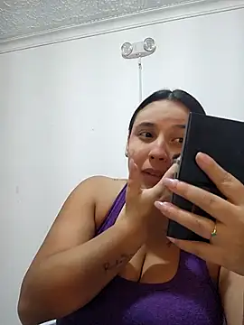Snapshot of LizzRouse chatting on 07/24/26, 09:24 LizzRouse online show from 07/24/26, 09:24